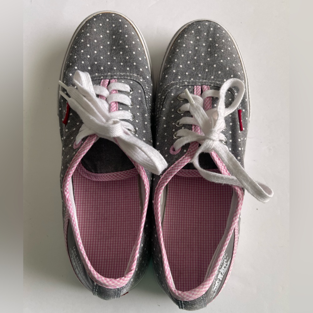 Levis Strauss Women’s Sneakers Sz 5